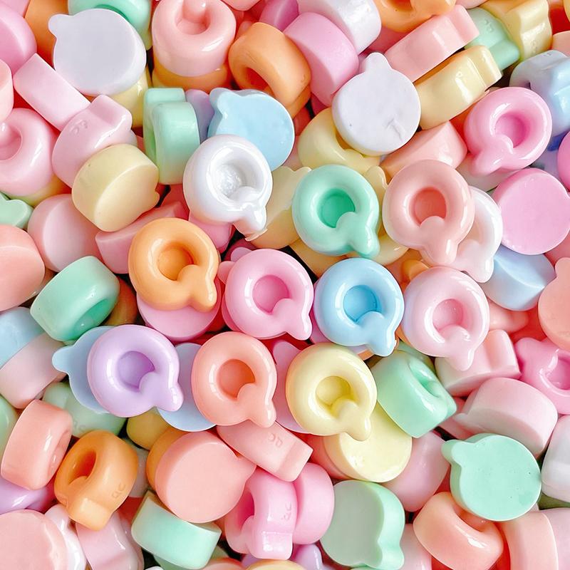 20 Stück Mini-Buchstaben Gemischte Harz-Accessoires ABCD Englische Buchstaben-Aufkleber DIY Sahne-Kleber Handyhülle Haarspangen-Dekoration Zubehör