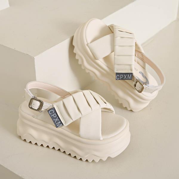 Fashion Muffins Shoe Beach Sandal Woman Luxury Increasing Height Shoes Lady 2025 Clogs With Heel Flat Comfort Gladiator New Outside Real