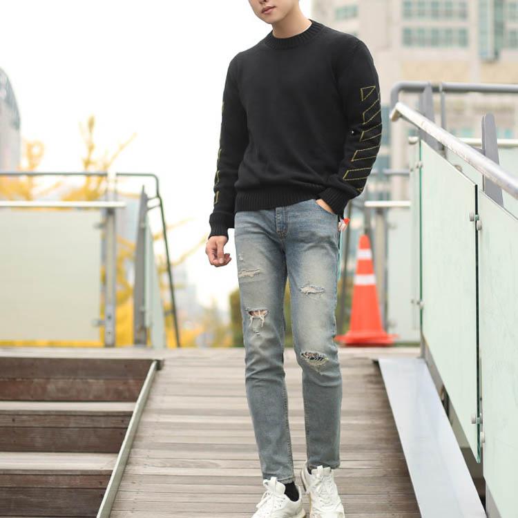 Off-White Arrow Diag Outline Knit Crewneck Black/Green Men Tops OMHE087F21KNI0011055