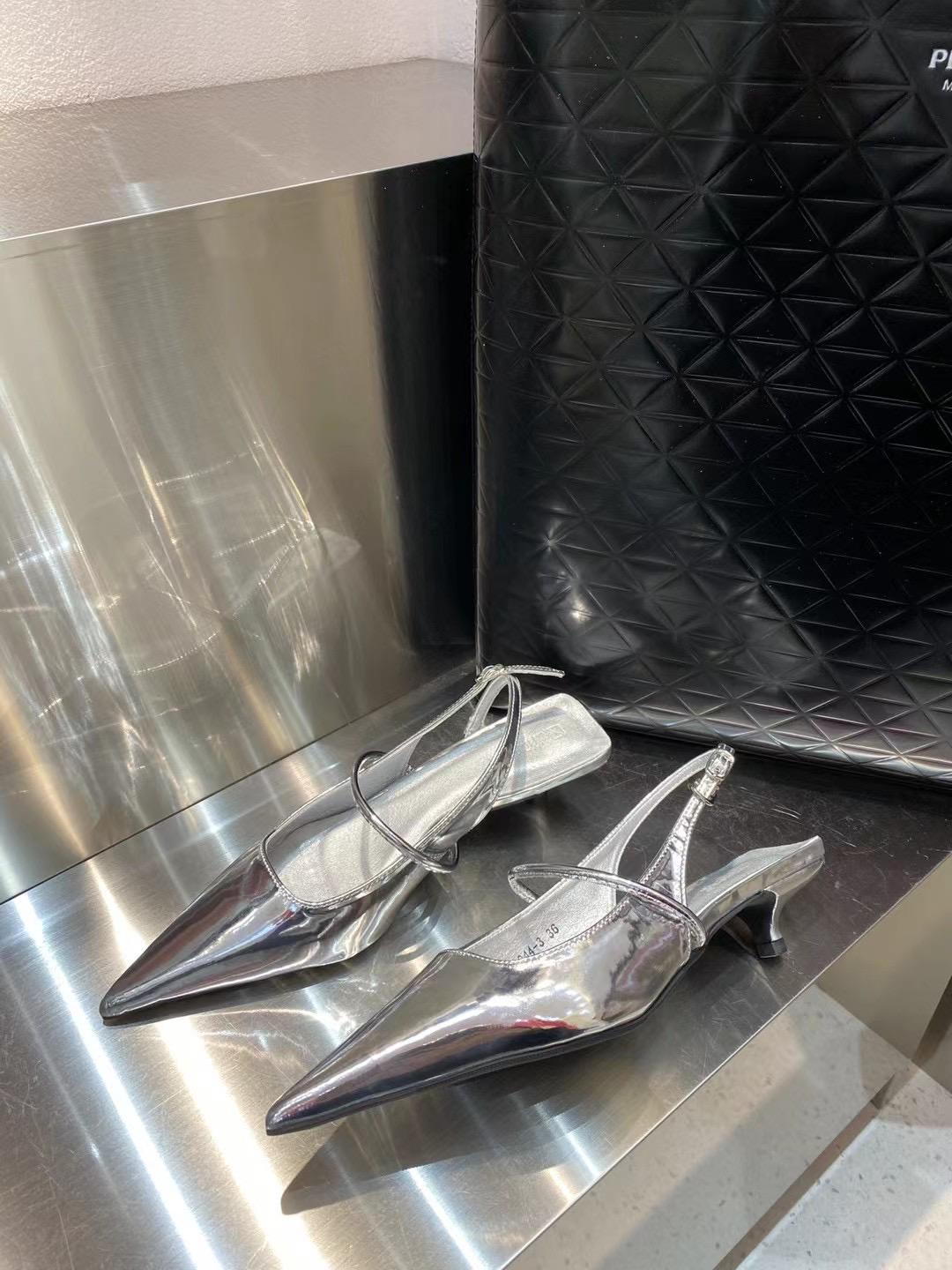 

Модные женские босоножки из лакированной кожи золотистого и серебристого цвета с острым носком на тонком среднем каблуке с ремешком сзади, лето 2024, новые туфли для женщин, размер 35-39 7.5 серебряный