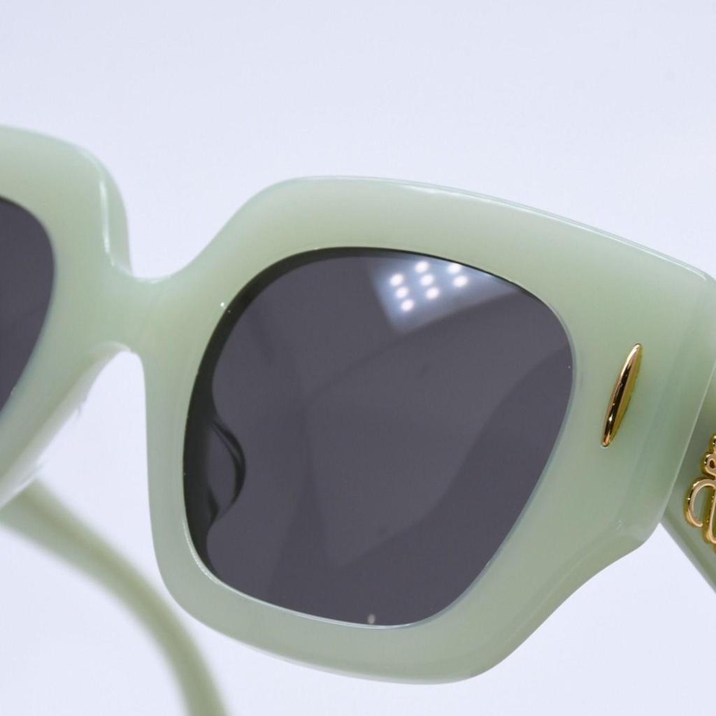 Used Very good condition LOEWE Sunglasses Eyewear LW40129U 95A Size 5022 140 Anagram Logo Pastel Green Used 4a003236