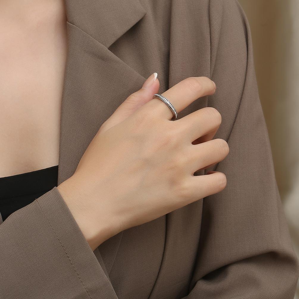 Full Circle Diamond Rotatable Titanium Steel Ring Light Luxury Temperament Stacked and Worn