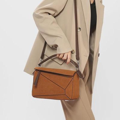 2024 Frühjahr/Sommer Damen Mini Geometrische Umhängetasche - Weiches Leder, Kissen-Stil, Diamant-Spleißen