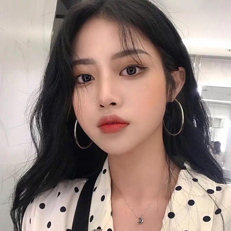 2024 Trend: Statement Hoop Earrings Inspired by Japanese & Korean Fashion