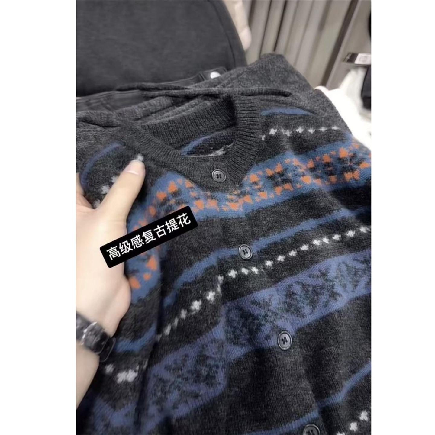 

2025 Autumn/Winter High-End Retro Jacquard Knit Round Neck Sweater Cardigan L (105-115 jin)