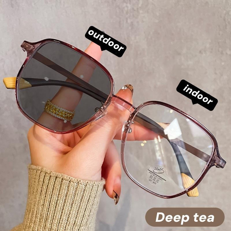 Retro Ultra Light Square Photochromic Myopia Glasses High-end Anti Blue Light Color Changing Near Sight Glasses