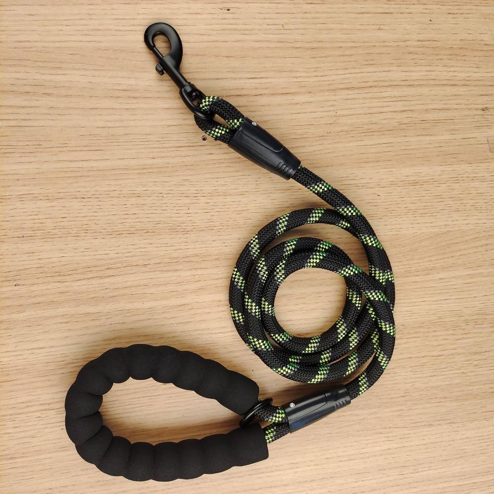 Pet leash Outdoor walking dog round leash dog leash dog reflective large dog spring hook explosion-proof rushing dog leash