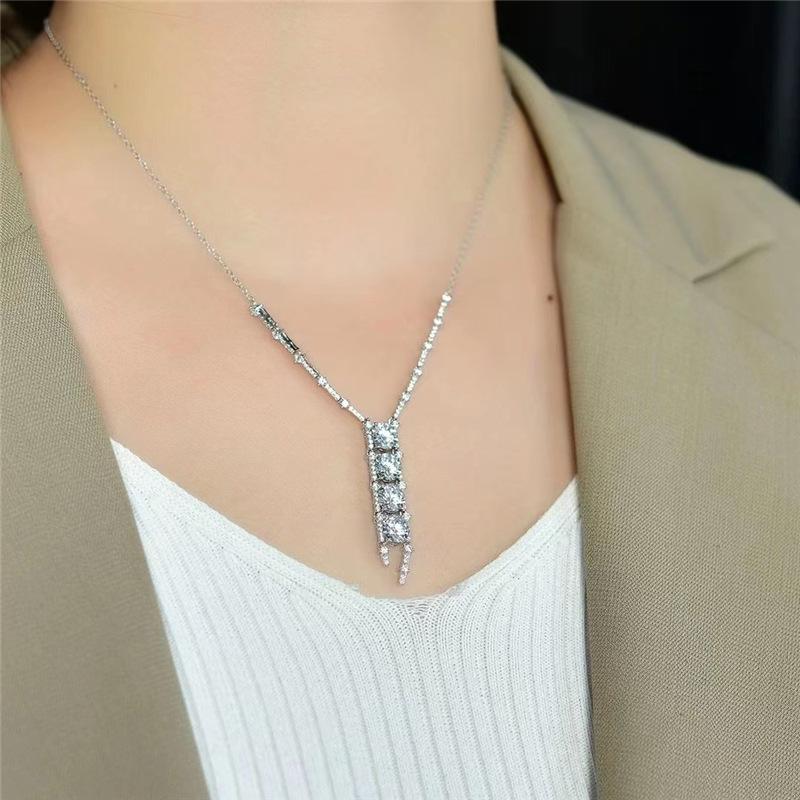 Luxury Moissanite Diamond Necklace - Elegant Design for Women s Evening Gown and Wedding Dress