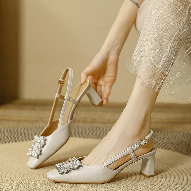 Chaussures simples à bout carré talon moyen 2025 nouvel été strass boucle un mot talon épais chaussures tête de sac vide sandales à talons hauts