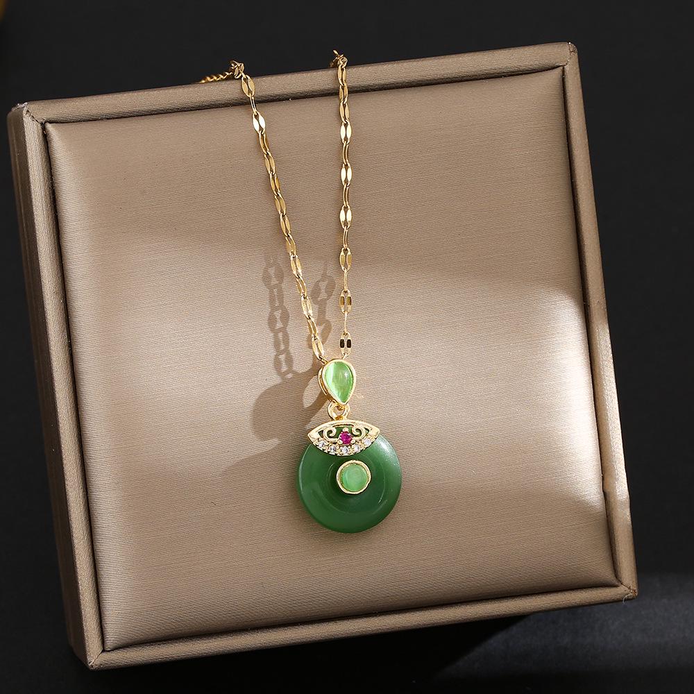Elegante Pingente de Cabacinha com Fecho de Paz de Jade - Corrente para Clavícula em Aço Titânio no Estilo Chinês Retro