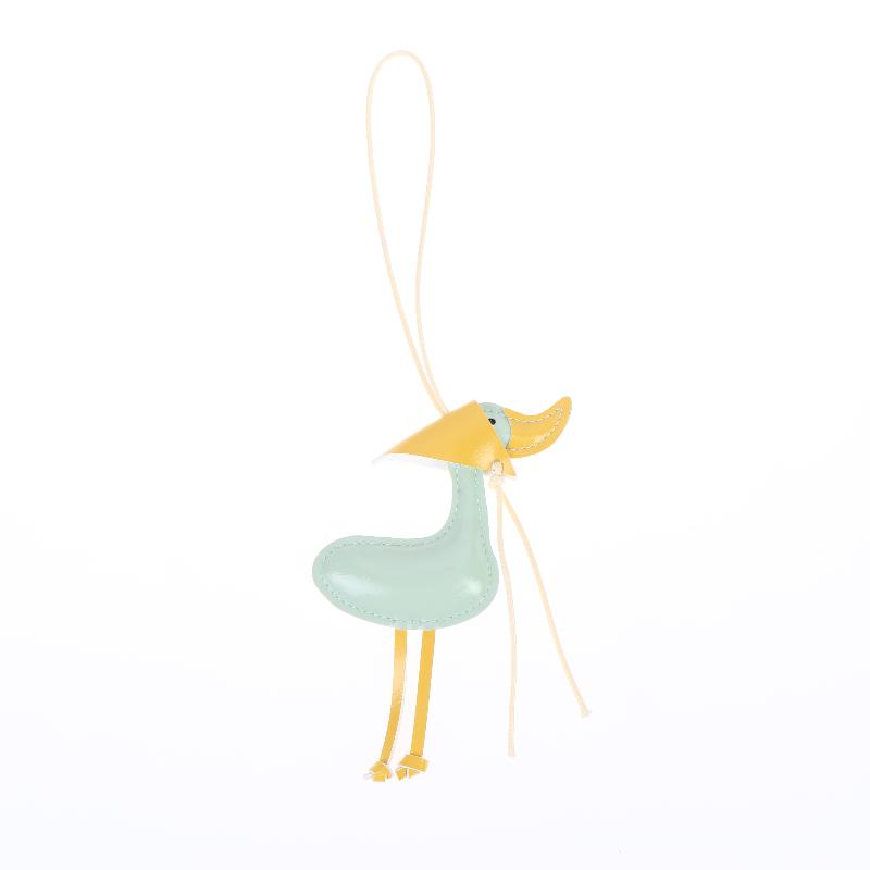 Creative Scarf Duck Duck Duckling Car Keychain Pu Leather Bag Pendant Pendant Car Keychain Decoration With Cute Keychain