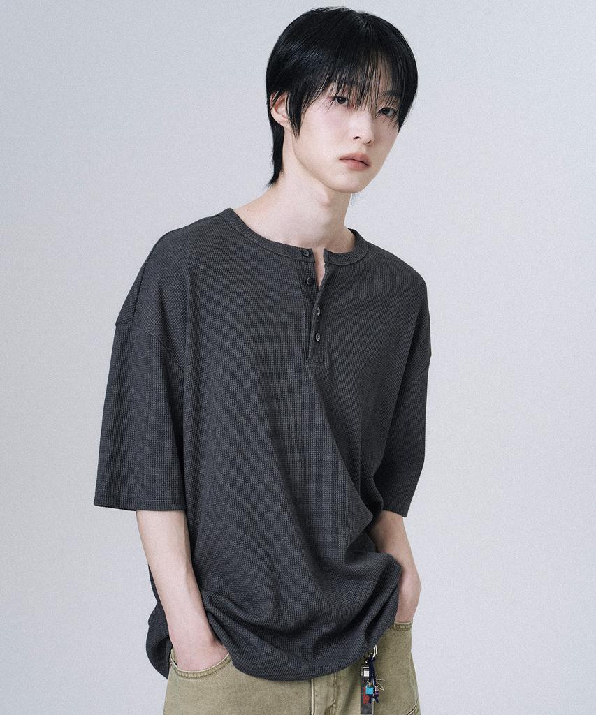 Mubeun Henley Neck Waffle Short Sleeve T-Shirt Charcoal