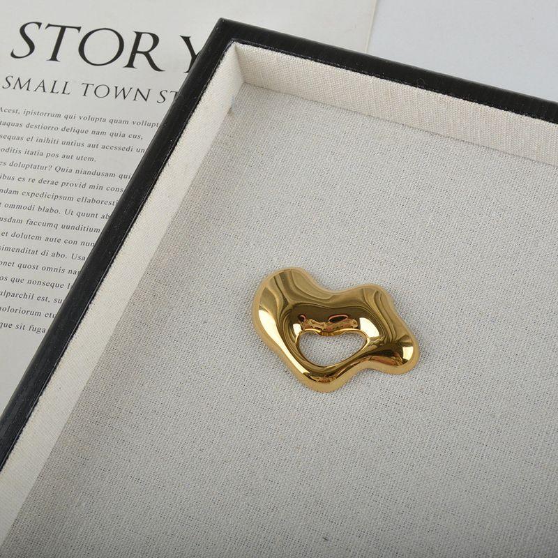 

European and American Minimalist Design Abstract Glossy Brooch Metal Retro High-End Versatile Coat Clothing Accessory Pin for Women Gold