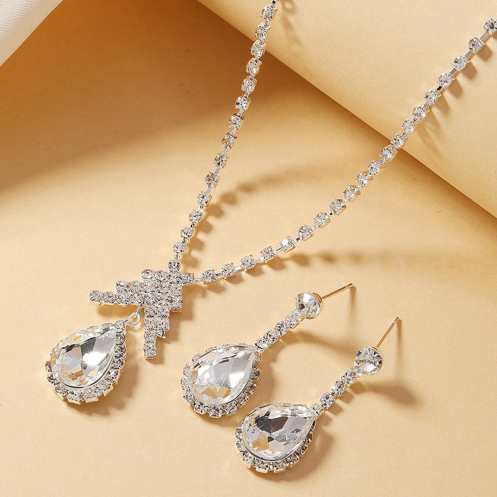 Elegant Rhinestone Water Drop Zircon Pendant Necklace for Women