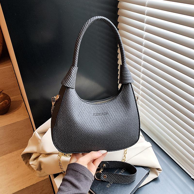 

Однотонная жирная кожа весна новая нишевая дизайнерская сумка под мышкой женская модная цепочка корейская версия ins повседневная сумка-мессенджер чёрный