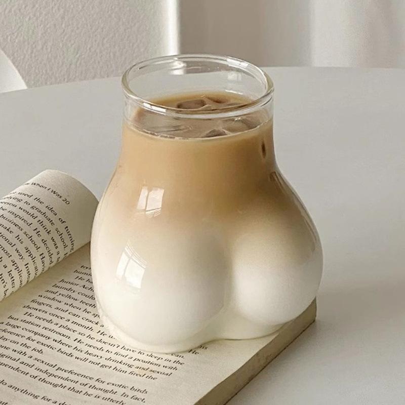 Funny Butt Shaped Glass Cup,Coffee Mug for Iced Americano/Latte,Cute Bubble Tea Tumbler,Clear Cold Drink Cup for Party Gifts