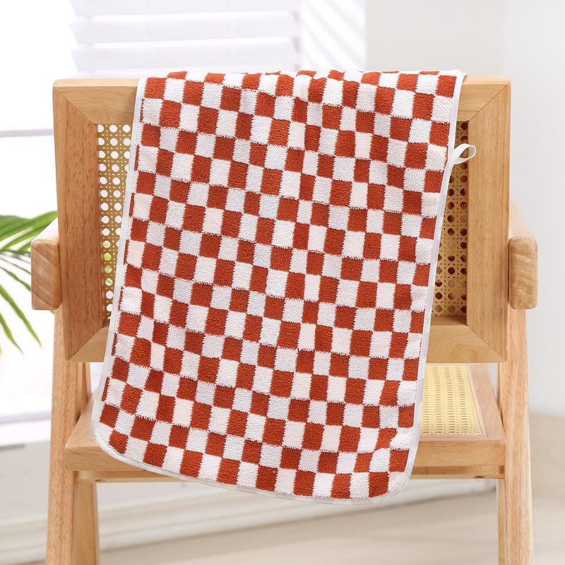 Coral Fleece Bath Towel, Thickened and Enlarged 90 * 170, Covering The Body. Adult Quick Drying and Absorbent Swimming Gift Bath Towel