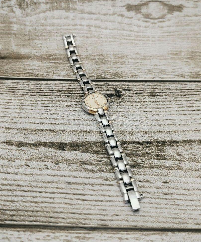 [USED] Working SEIKO Women's Analog Watch with Gold Bracelet
