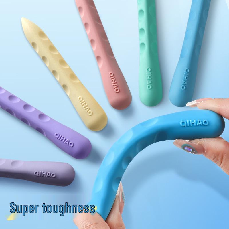 Qihao 8870 Cartoon Perforated Eraser, Odorless, Ideal for First & Second Grade Students, Perfect for Gifts.