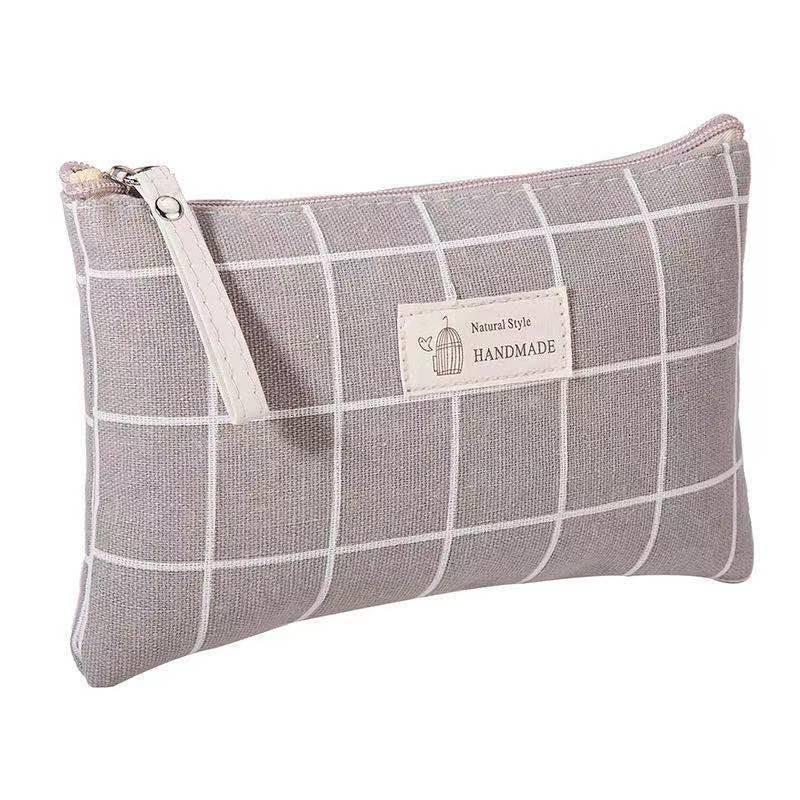 Spacious Cosmetic Bag: Stylish, Convenient Makeup & Travel Organizer