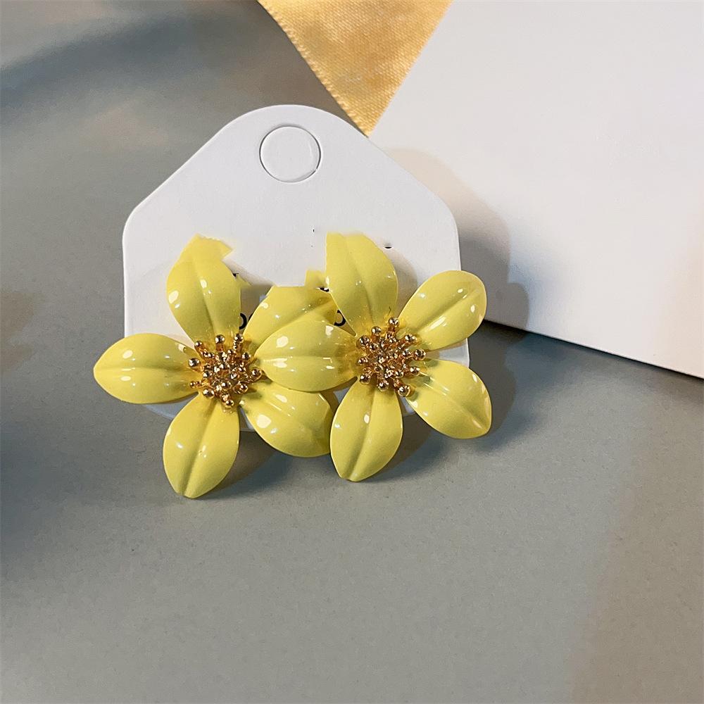 Oil drop flower stud earrings small fresh and sweet earrings light luxury high sense fashion versatile earrings