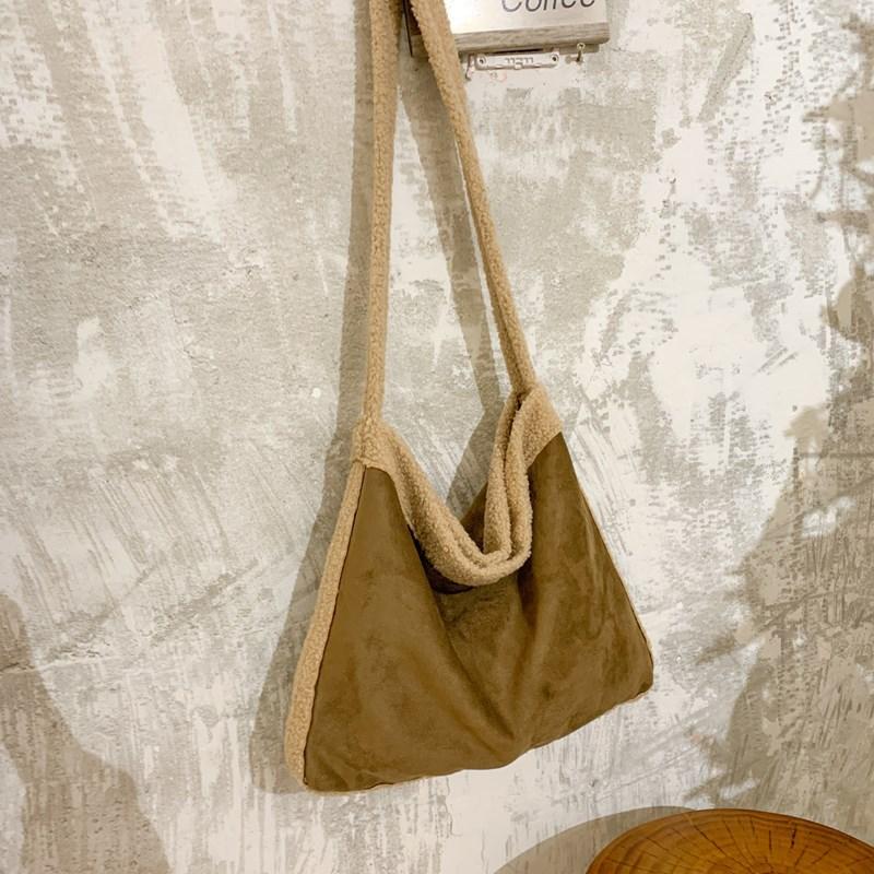 ins autumn and winter retro plush bag plush bag suede splicing lamb wool tote bag lazy wind shoulder messenger bag