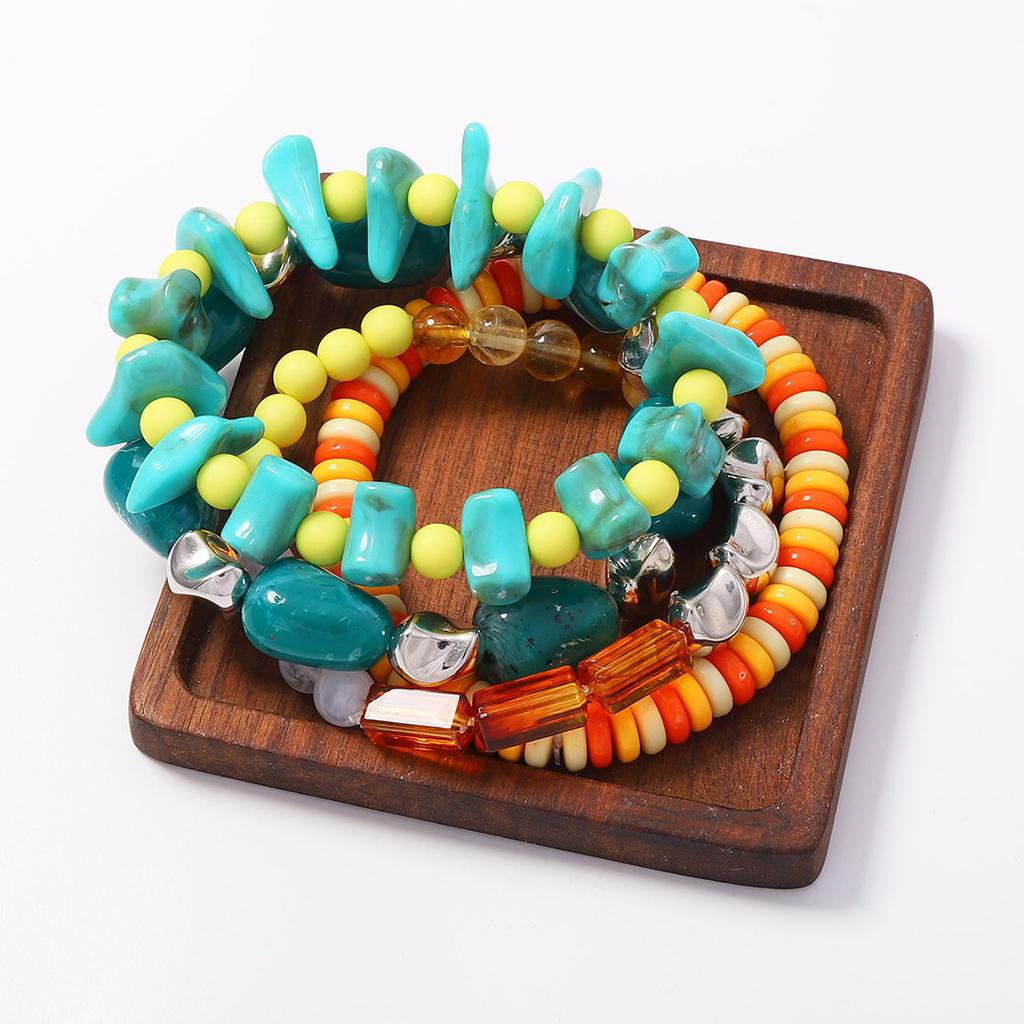 Summer vacation style, forest system, contrasting colors, multi-layer stacked beaded bracelets, fresh atmosphere, white travel women
