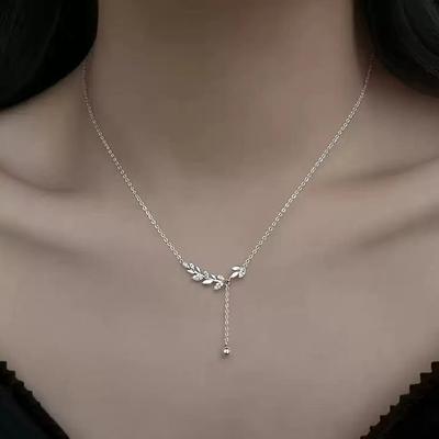 Leaf Necklace with Niche Design, Light Luxury and High-end Feel, New Style of Temperament