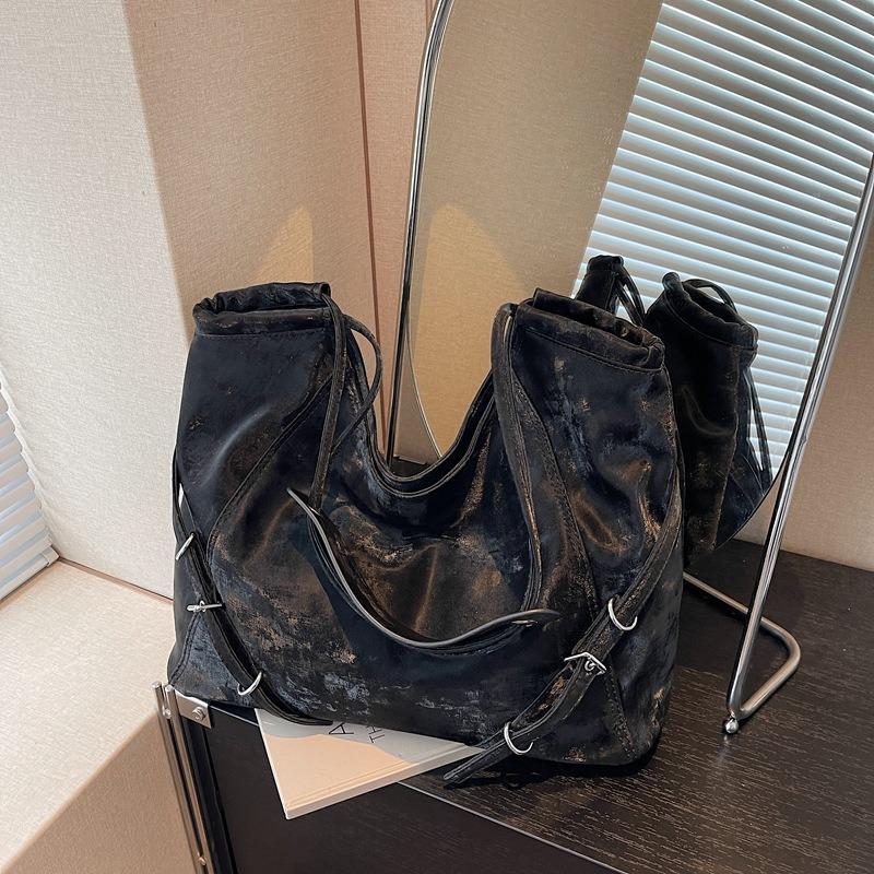 

New niche new single shoulder commuting large capacity leisure high sense versatile tote big bag чорний