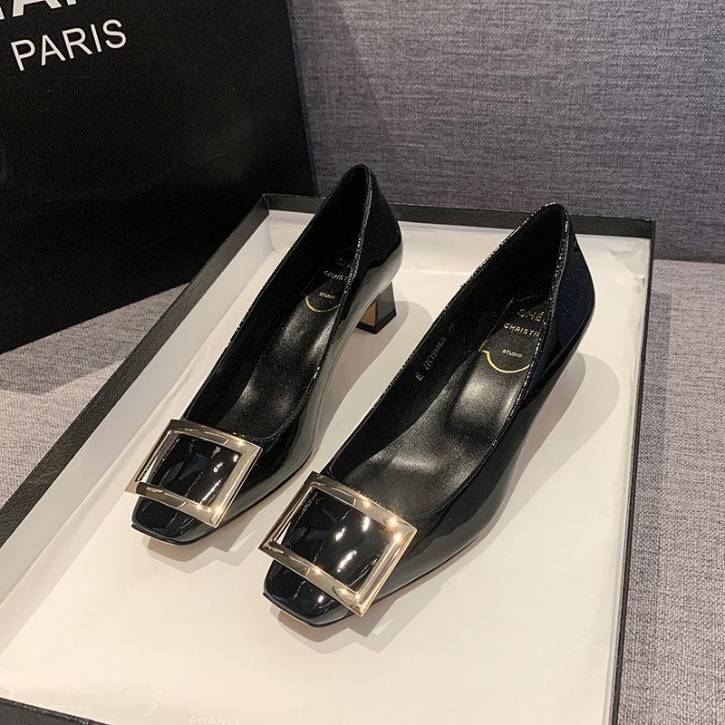 

Internet celebrities with the same square buckle single shoes 2024 spring and autumn new shallow mouth single shoes patent leather black comfortable f 34 чёрный