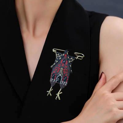 Brossok és testékszerek