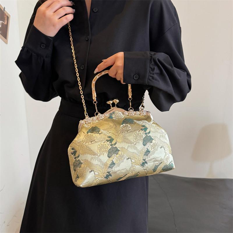 Dameveske Ny gullkjedeveske Kvinne Bankett Håndveske Motebrodert veske Små skuldervesker Høykvalitets Party Messenger Bag