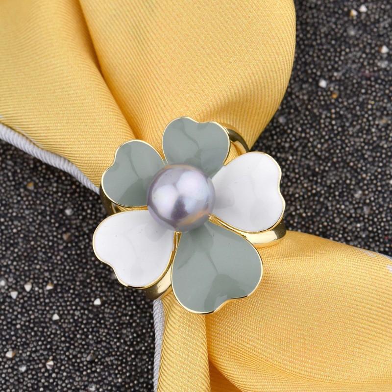 

Silk Scarf Buckle Multifunctional New Windbreaker Pearl Hem Small Square Knot Clip сірий