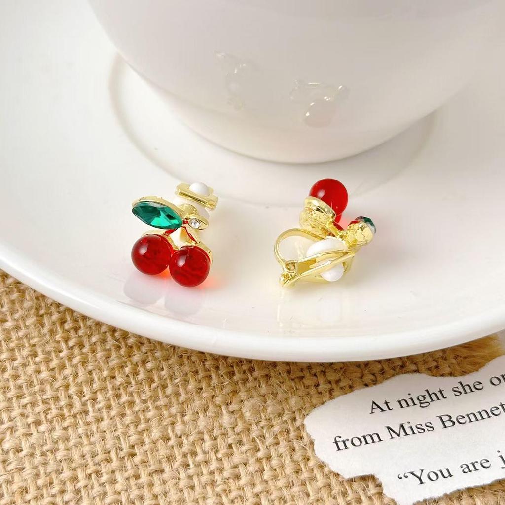 Korean Xiaoxiang Love Heart Earrings: High-End Summer Sweet Design with Niche Oil Drop Accents