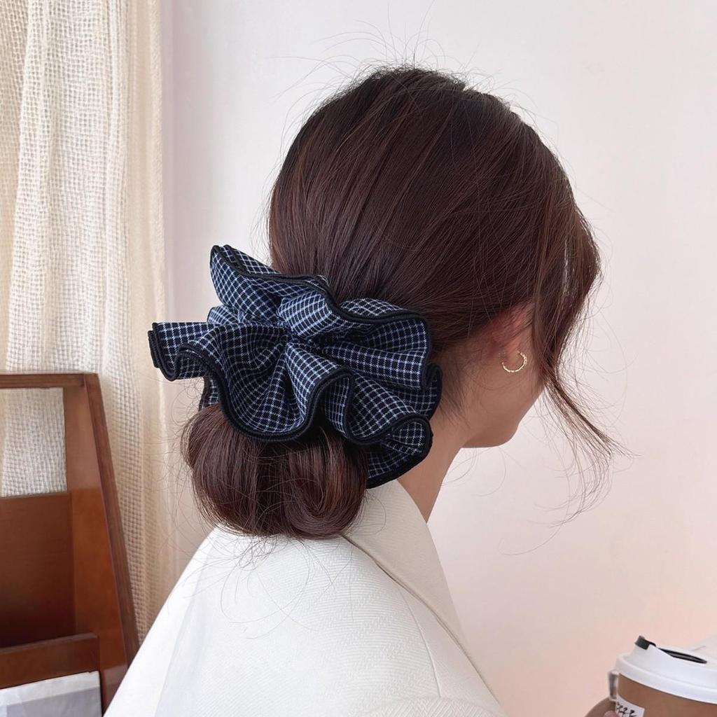 Zhao Lusi Xu Yan Inspiriertes Marineblaues Karomuster Doppellagiges Großes Haargummi Pferdeschwanz-Accessoire