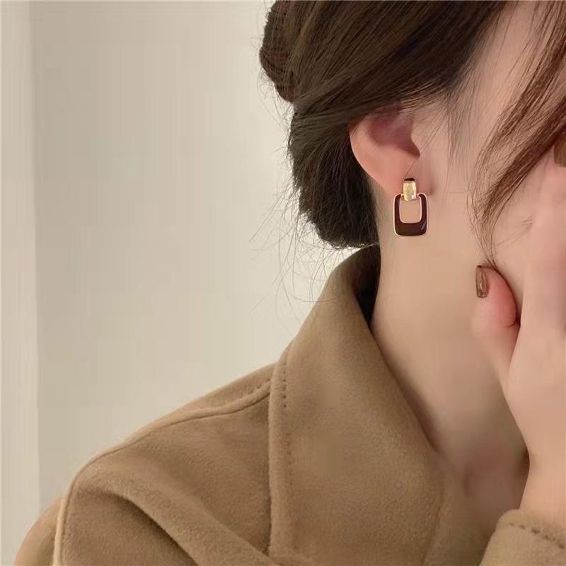2021 Chic & Unique Women's Earrings: Trendy, Simple, Personalized, Versatile, and High-End Design.