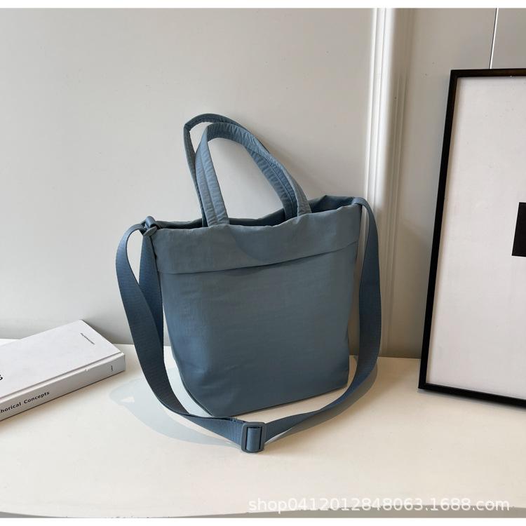 

Large capacity casual canvas bag women s 2025 new fashion lightweight messenger bag student class commuting shoulder bag синий