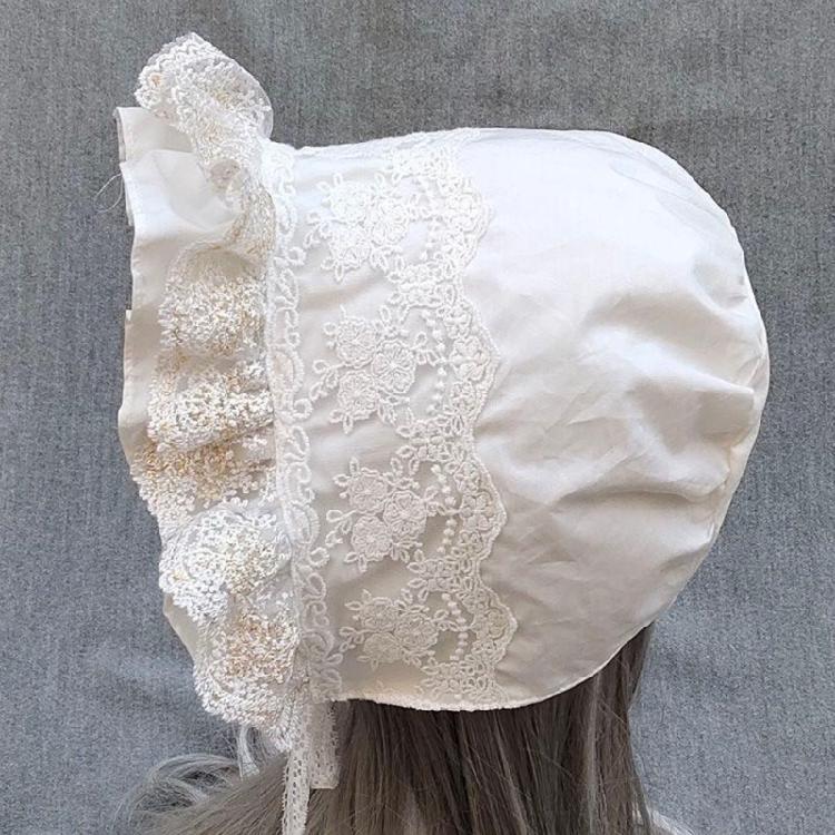 Sammlung Wear Haube Kappe mit Spitzenrand, Rüschenrand und Kinnbändern, 55-60 cm Hut für dekoratives Outfit Styling