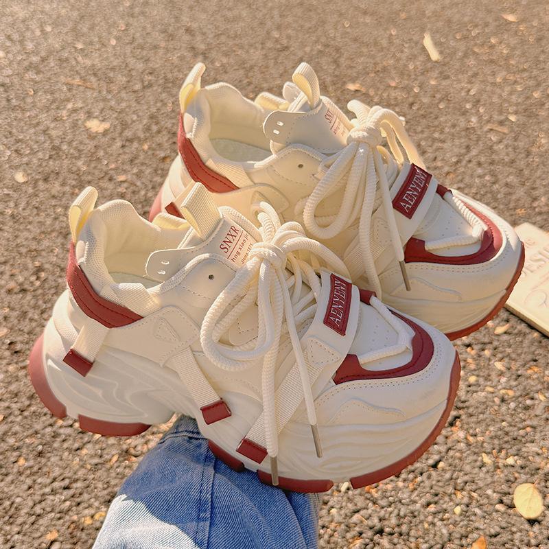 Chaussures de Papa Fille 2025 Printemps et Été Nouvelles Chaussures en Maille Respirante avec Pantalon à Jambe Large Chaussures Blanches à Plateforme Baskets