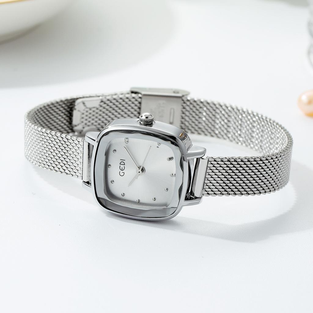 Niche Retro Fashion Square Small Dial Student Temperament Simple Watch Female Style Quartz Watch