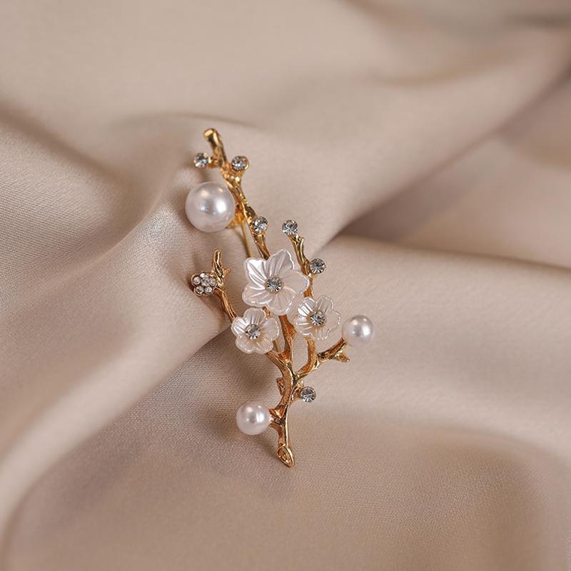 Butterfly Musical Note Brooch Fashionable Retro Corsage Clothing Pin Anti-Exposure Accessory