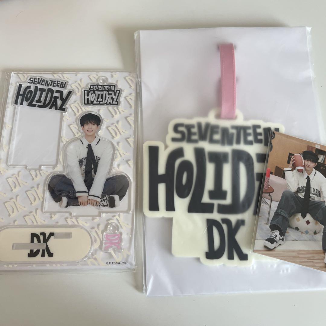 

[USED] SEVENTEEN holiday Dokyeom acrylic stand luggage tag