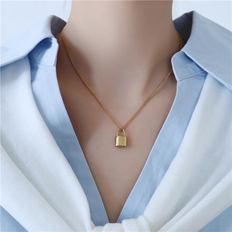 18K Gold-Plated Minimalist Lock Necklace – Short Titanium Steel Clavicle Chain