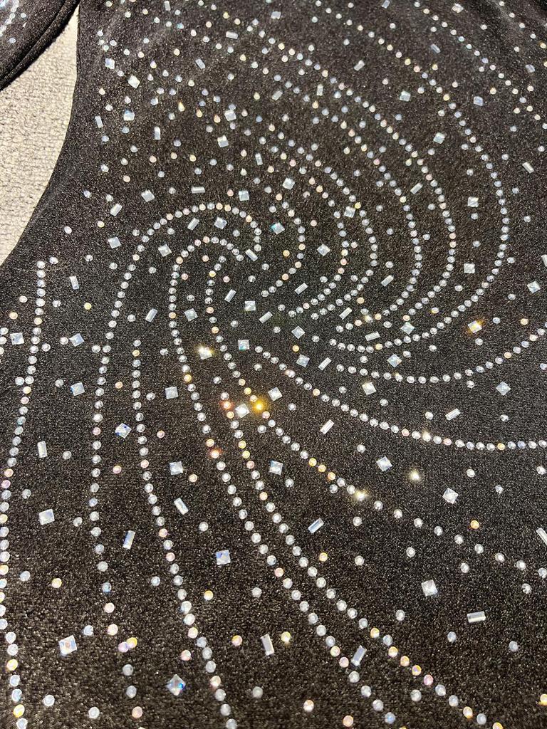 High-End Women's One-Shoulder Slimming Dress with Rhinestone Detail