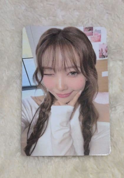 [USED] NiziU Mayuka Venue-exclusive 10,000 yen purchase bonus trading card THE CINEMA