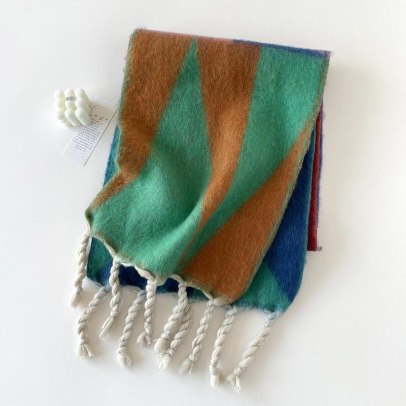 Modischer Mohairschal in passenden Farben, Damenschal in verschiedenen Farben, weich und hautfreundlich, mit Fransen, ideal für Herbst und Winter.