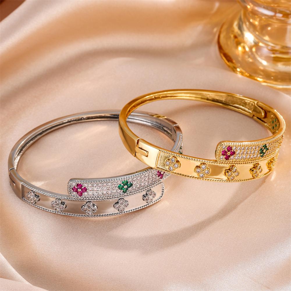 Exquisite Lucky Clover Open Bracelet For Women High Quality Luminous Zircon 18K-Gold-Plated Non Fading Bracelet Jewelry NEW