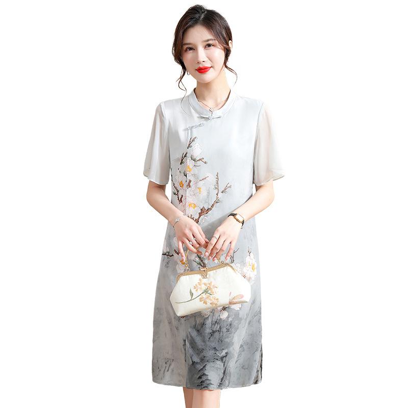 Sommerliches Chiffonkleid im chinesischen Stil: Bedrucktes Kurzarmkleid mit Rundkragen und Taille, perfekt für einen anmutigen und charmanten Look