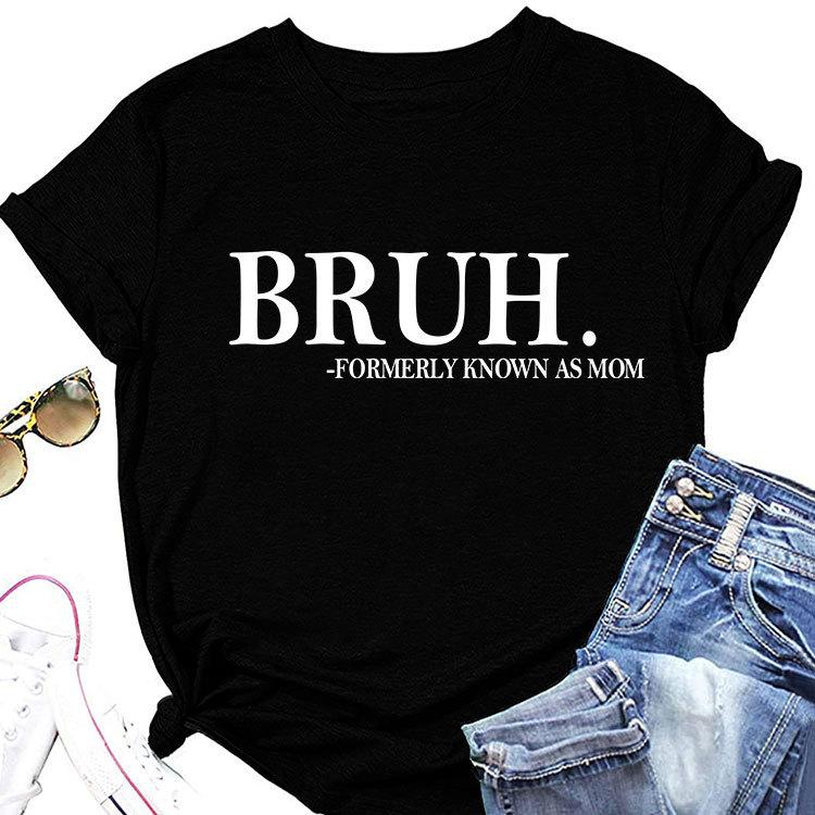Das neue sommerliche Rundhals-T-Shirt Bruh FORMERLY KNOWN ist als lockeres, lässiges Plus-Size-Kurzarm-Oberteil bedruckt.