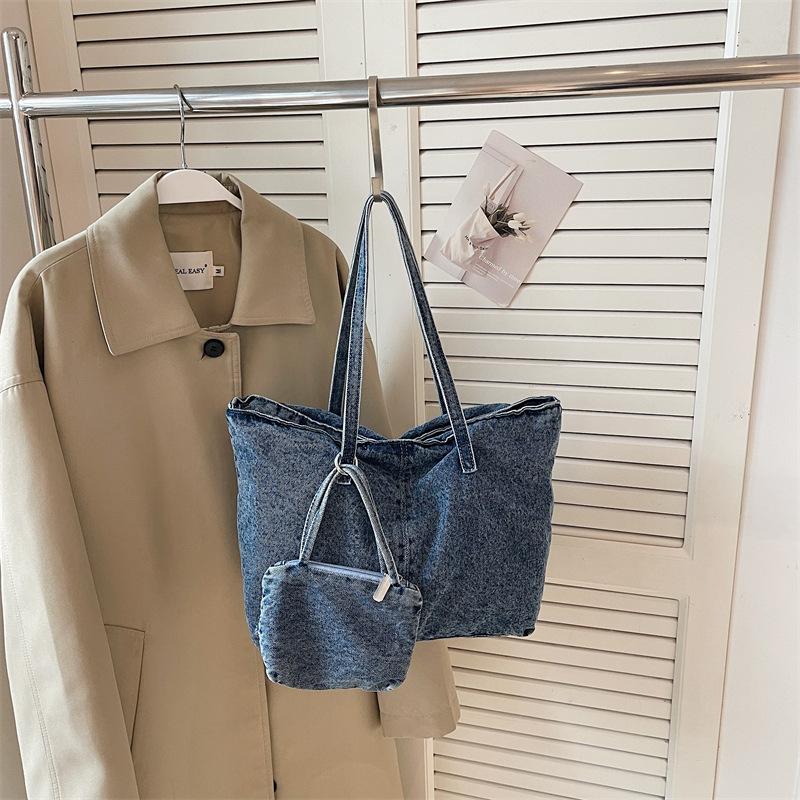 

New Korean Fashi Washed Denim Shoulder Bag Casual Mom Tote Crossbody Bag Fashiable and Versatile for Daily Use Commuting Bag